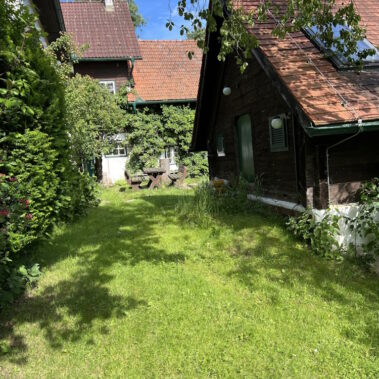 Im Sommer findet sich immer ein schattiges Plätzchen im grünen Innenhof.